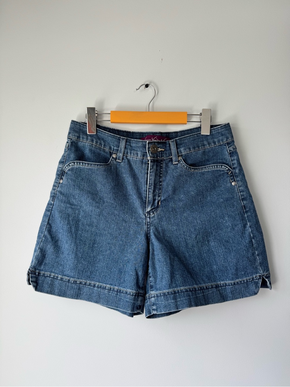(8) Gloria Vanderbilt Medium Blue Denim Shorts